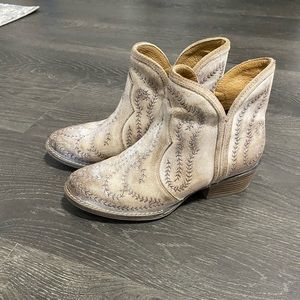 Sterling River Women’s Boots
